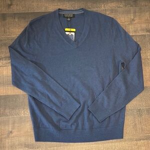 Men’s size small 100% merino wool Banana Republic blue v-neck sweater